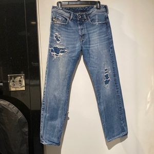 Diesel men’s distressed straight leg jeans 30x30 length.